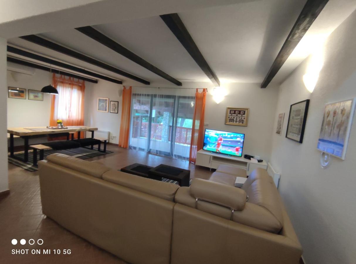Mila Holiday Home Lohovo Екстер'єр фото